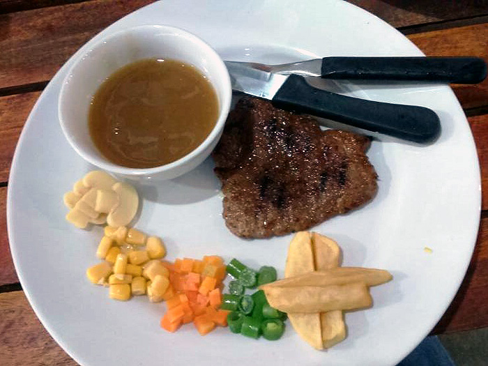 Domesteak Café Tugu Juang